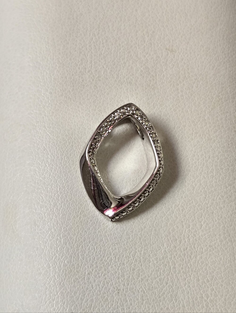 Kay jewelers Sterling Silver Diamond pendant 4 necklace